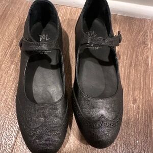 Manuela de Juan Black textured leather wing tip Mary Janes, Size 33- WORN ONCE!